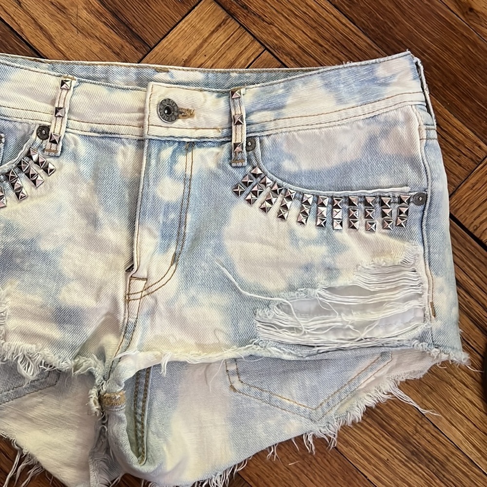 & denim shorts size: 4 - Picture 3 of 8